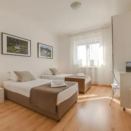 Cera Fuer 8 Personen In Holiday home *