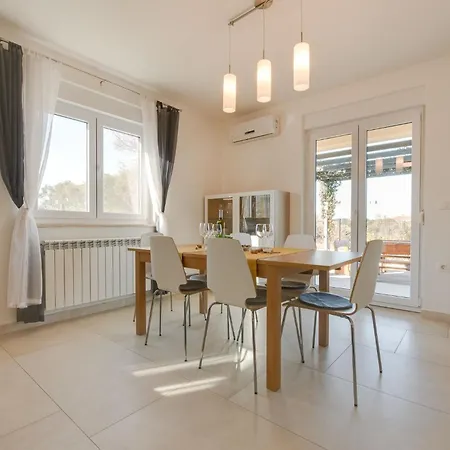 Cera Fuer 8 Personen In Holiday home *
